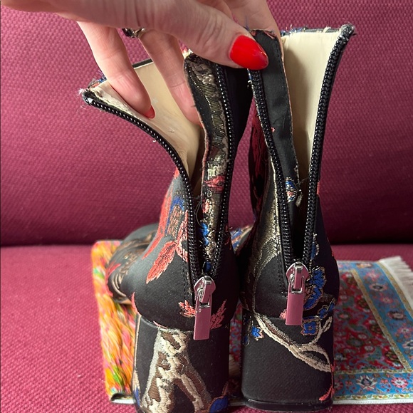 ZARA Basic Brocade Floral Ankle Boots – EU 37 – floral emrboidered booties - Picture 6 of 9